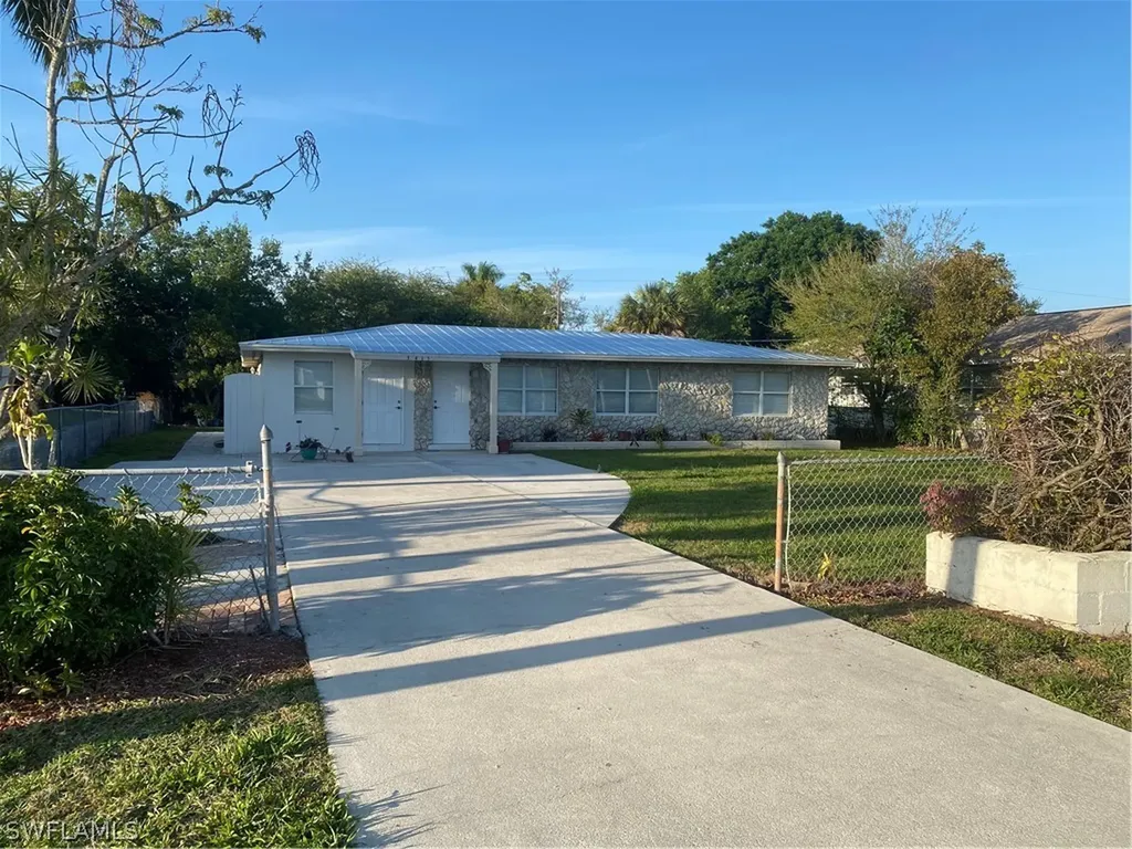 3415 Poinsettia Avenue Naples FL 34104