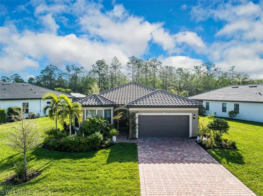 Naples FL, 6828 Winding Cypress Drive