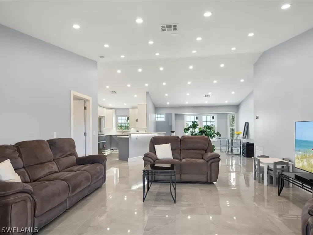 220 39th Avenue NW Naples FL 34120