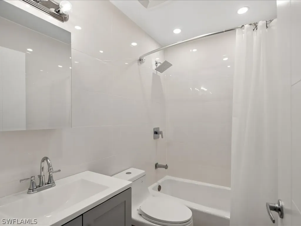 220 39th Avenue NW Naples FL 34120