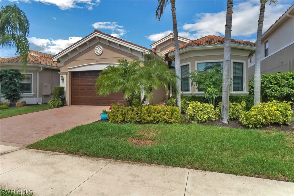 Naples FL, 13836 Luna Drive