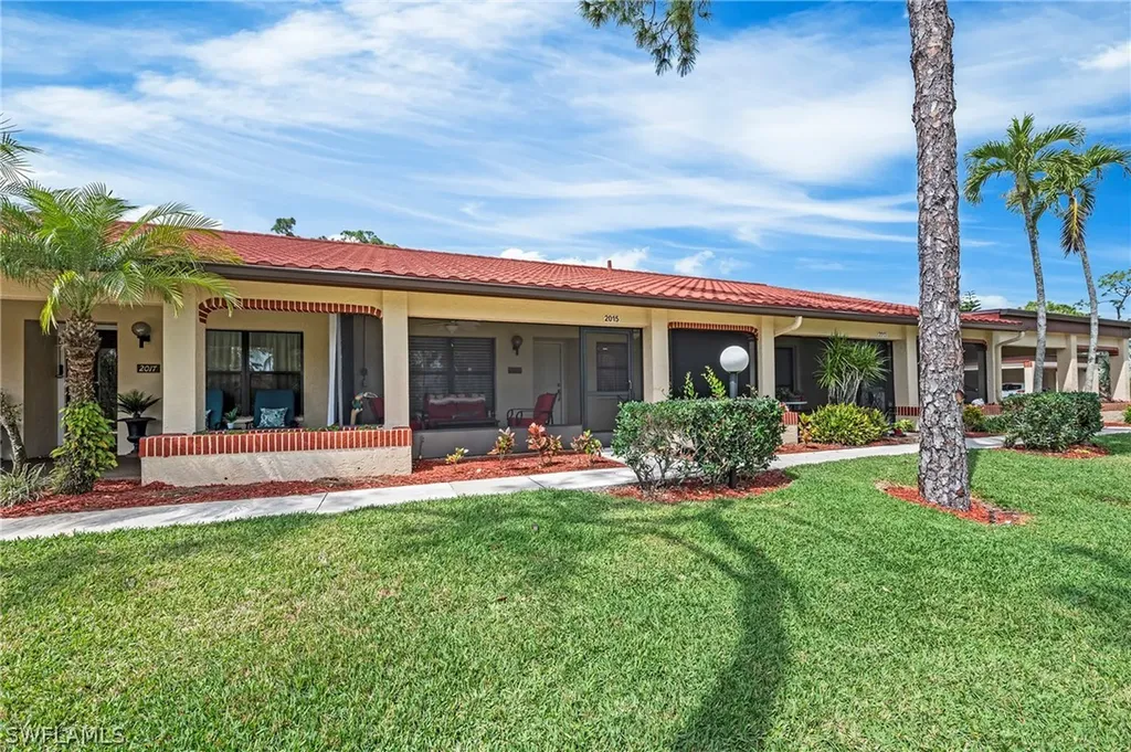 Naples FL, 2015 Pine Isle Lane, Unit 2015