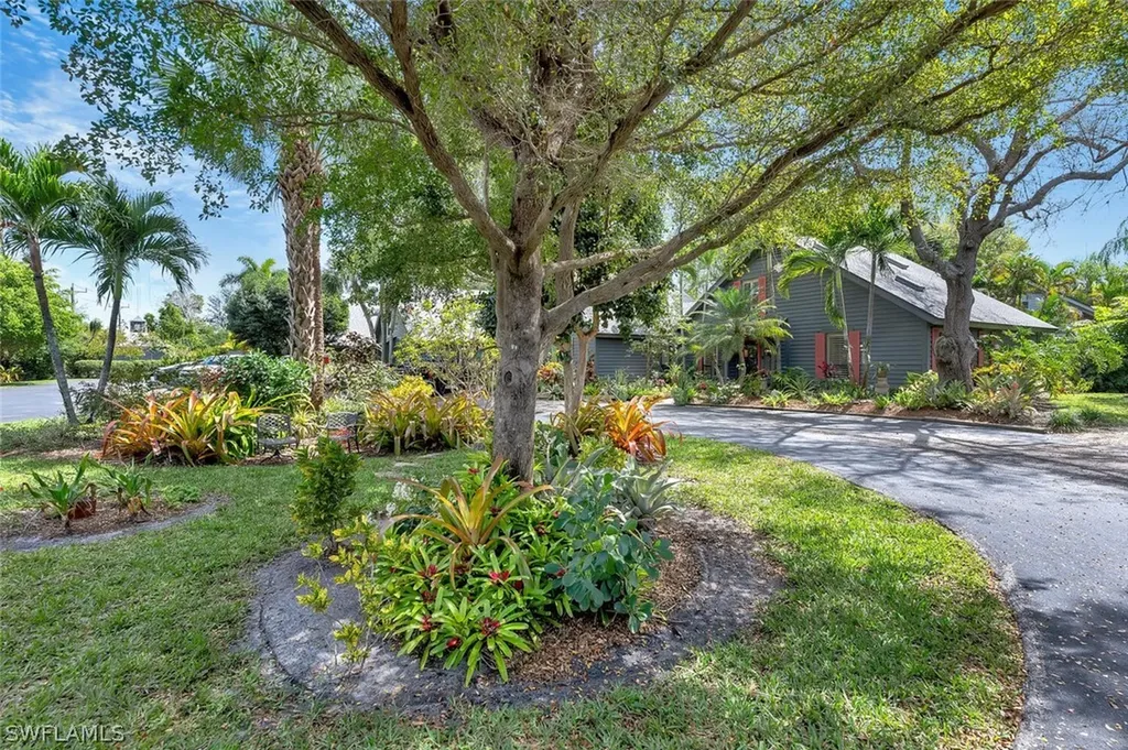 1347 Solana Road Naples FL 34103