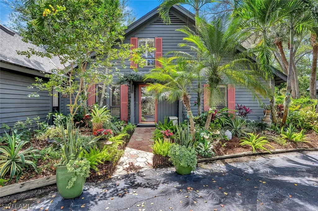 1347 Solana Road Naples FL 34103