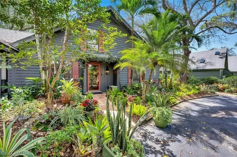 1347 Solana Road Naples FL 34103