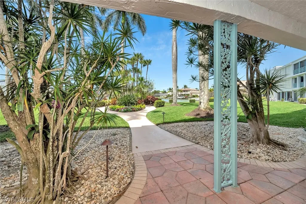 383 Harbour Drive Naples FL 34103