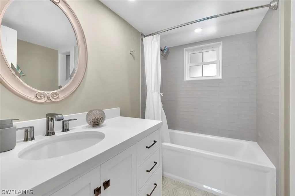 383 Harbour Drive Naples FL 34103