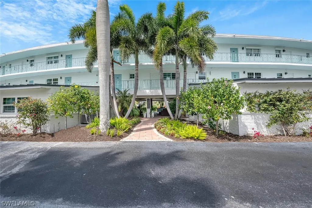 383 Harbour Drive Naples FL 34103
