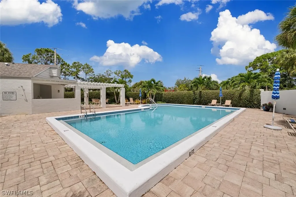 820 Meadowland Drive Naples FL 34108