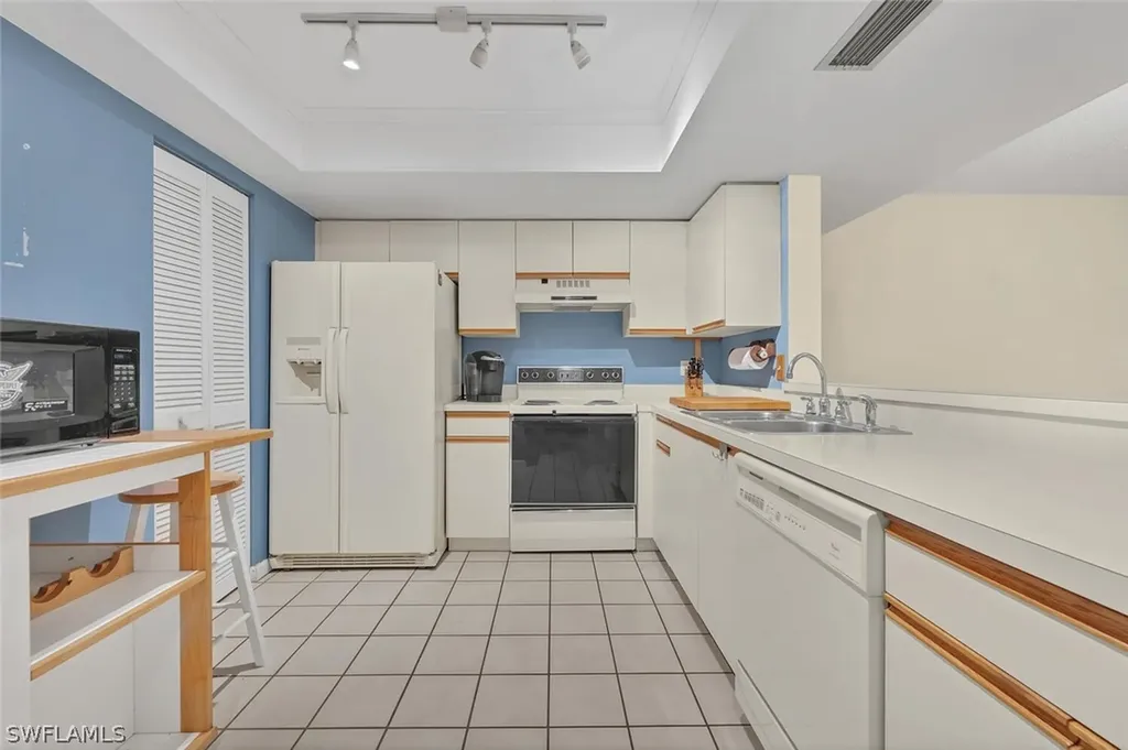 820 Meadowland Drive Naples FL 34108