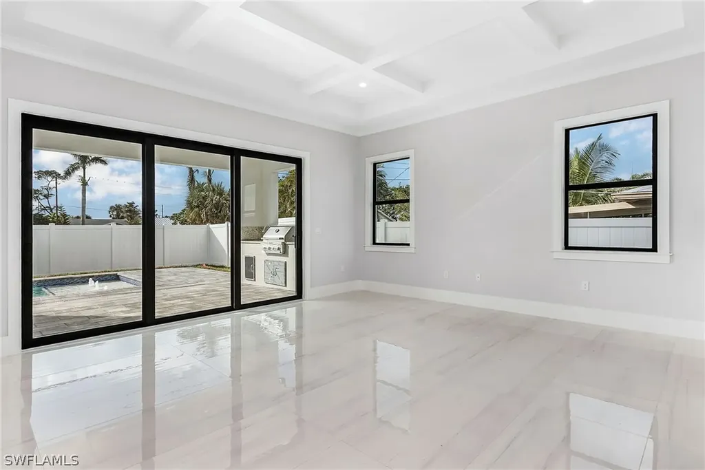 615 102nd Avenue N Naples FL 34108