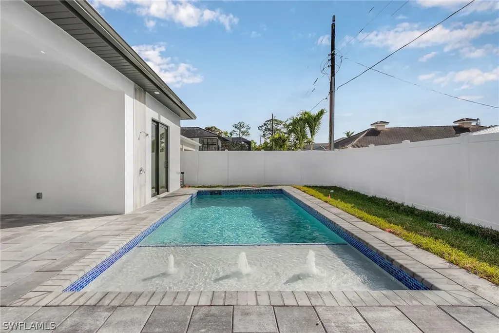 615 102nd Avenue N Naples FL 34108