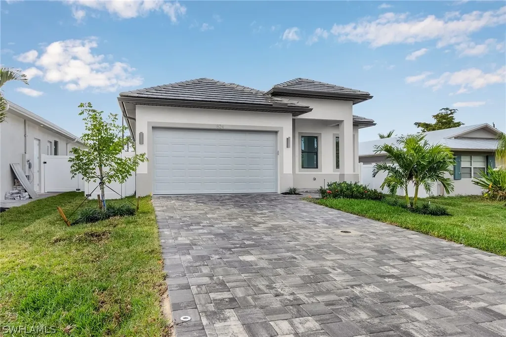 615 102nd Avenue N Naples FL 34108