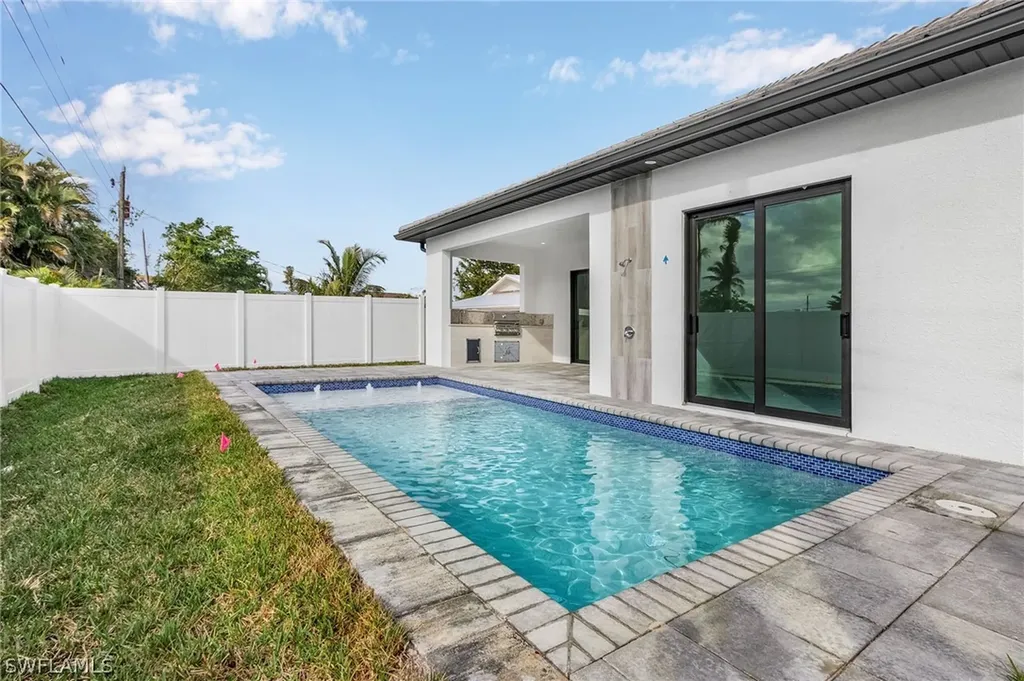 615 102nd Avenue N Naples FL 34108