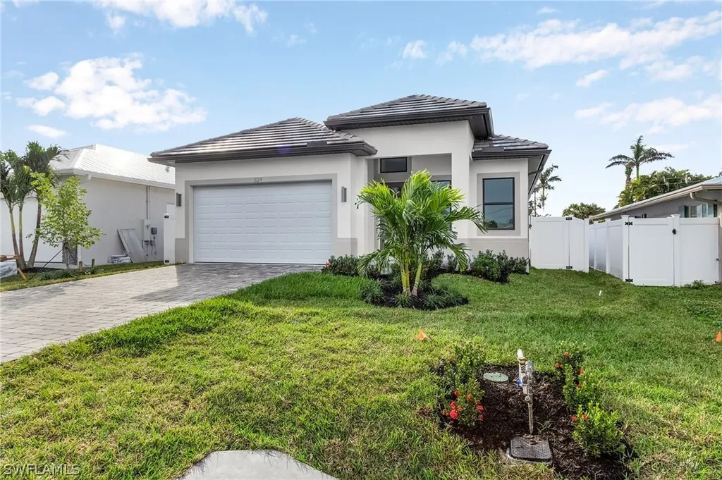 615 102nd Avenue N Naples FL 34108