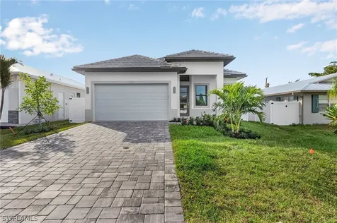 615 102ND Avenue N Naples FL 34108