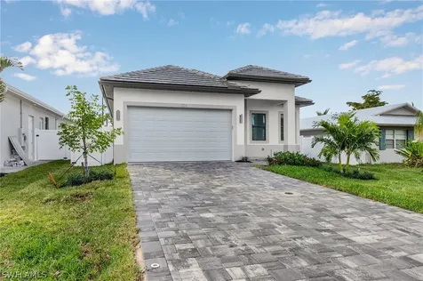 615 102ND Avenue N Naples FL 34108