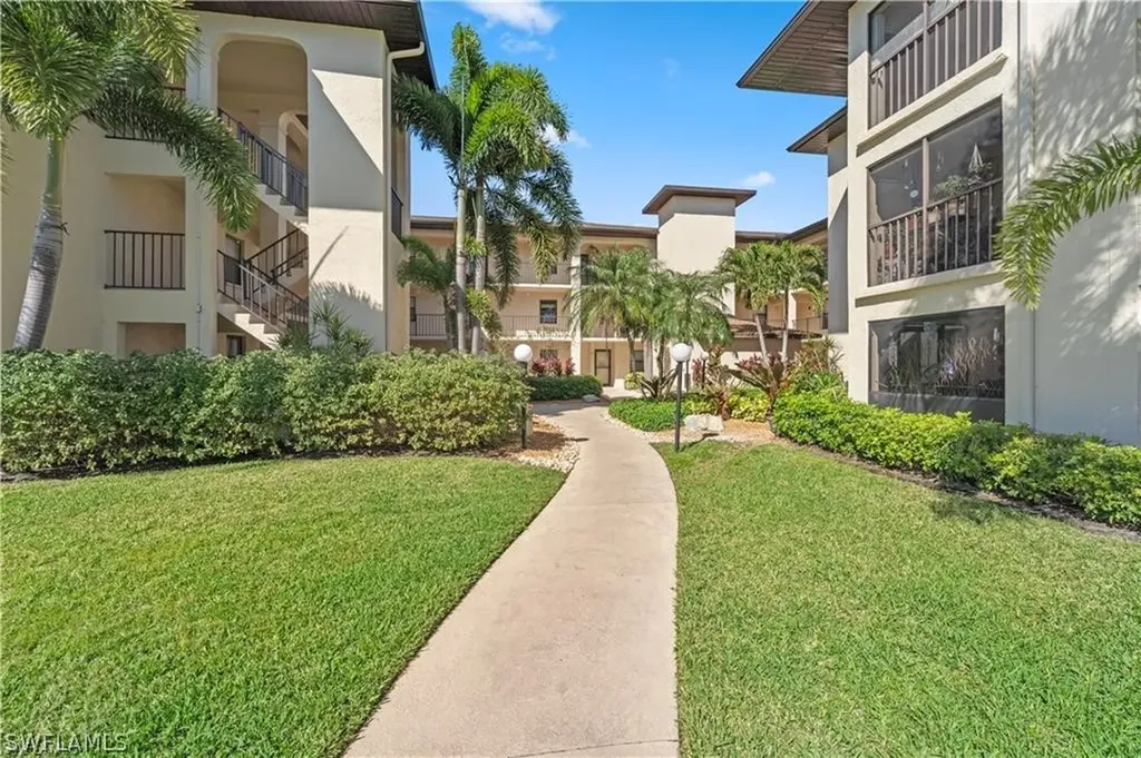 8474 Charter Club Circle Fort Myers FL 33919