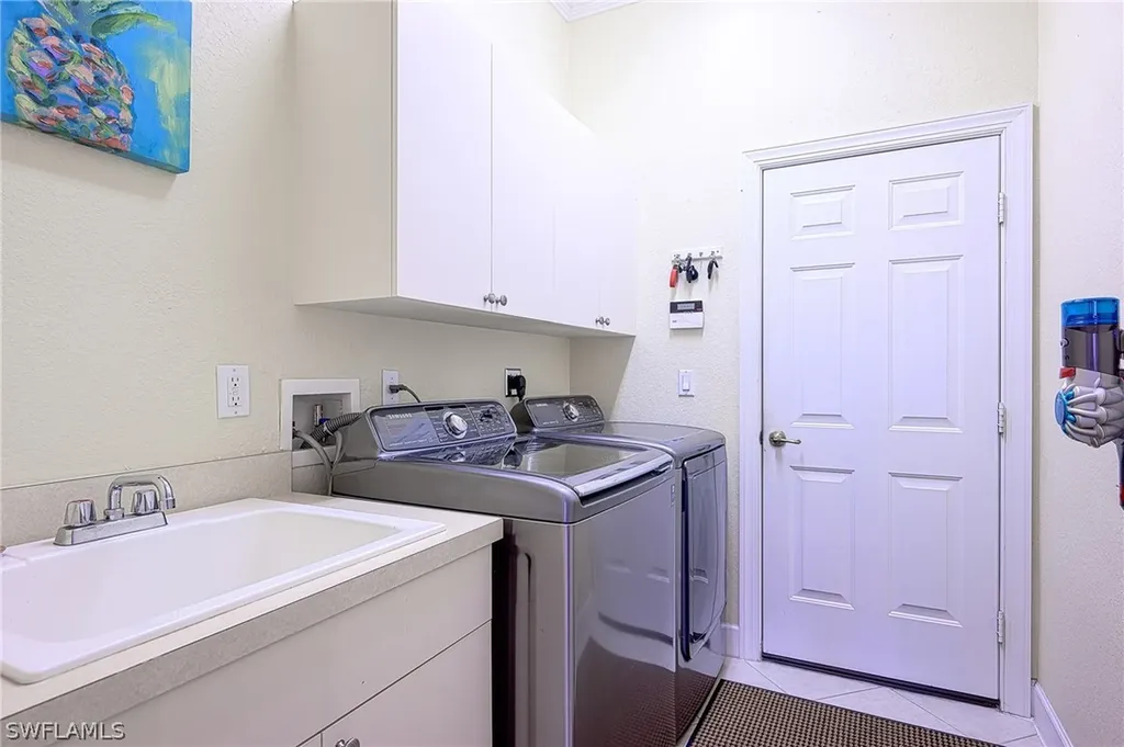 9020 Maverick Court Naples FL 34113