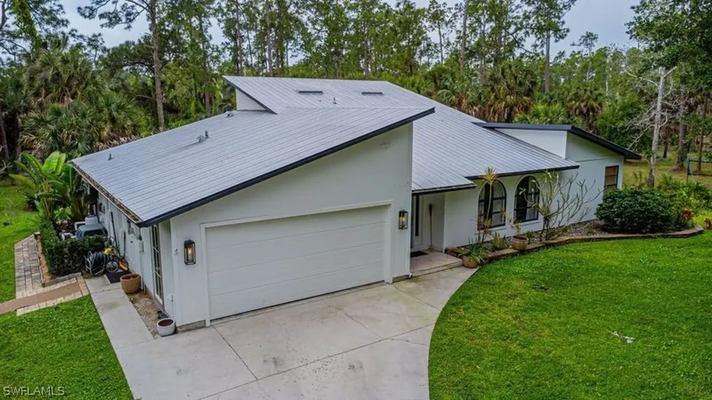 4460 1st Avenue SW Naples FL 34119