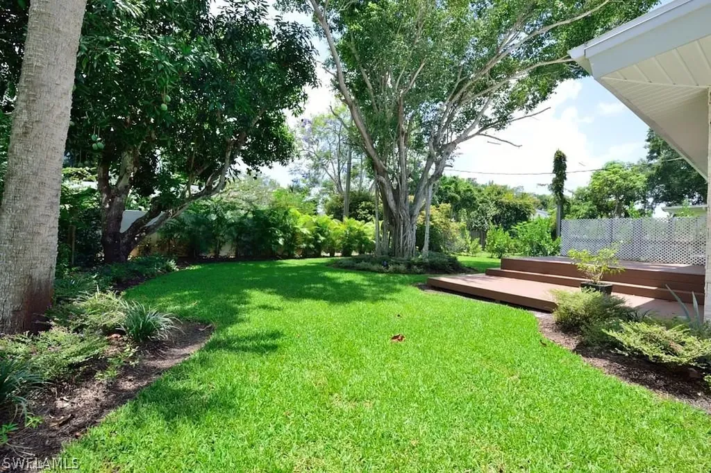 1140 9th Avenue N Naples FL 34102