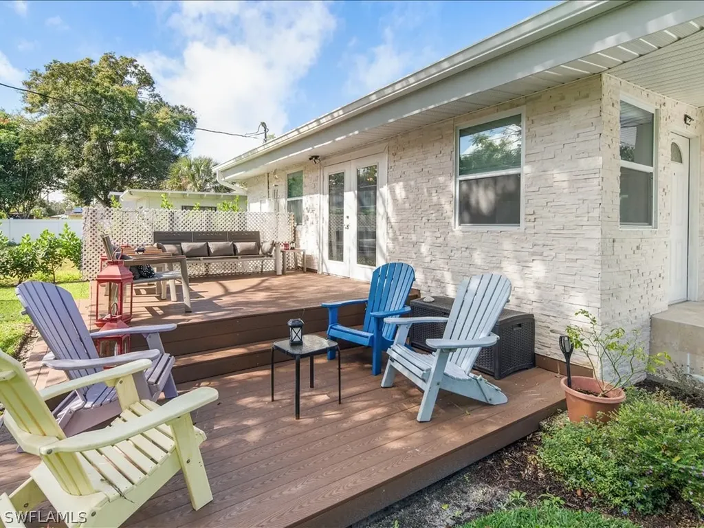1140 9th Avenue N Naples FL 34102