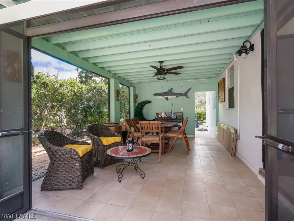 1140 9th Avenue N Naples FL 34102