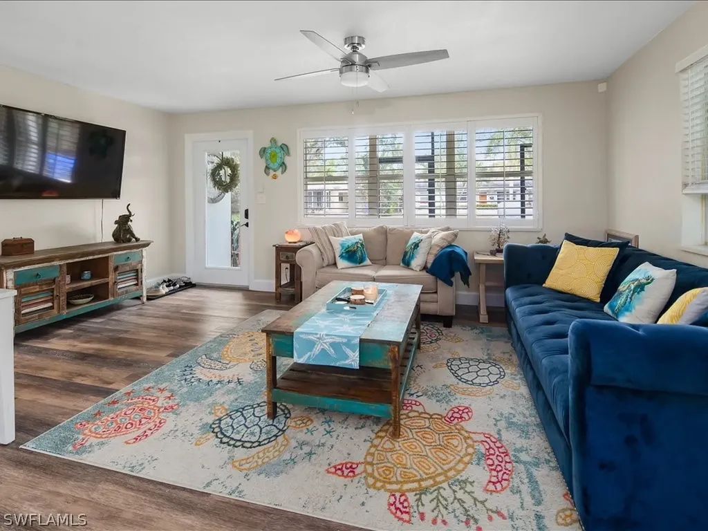 1140 9th Avenue N Naples FL 34102