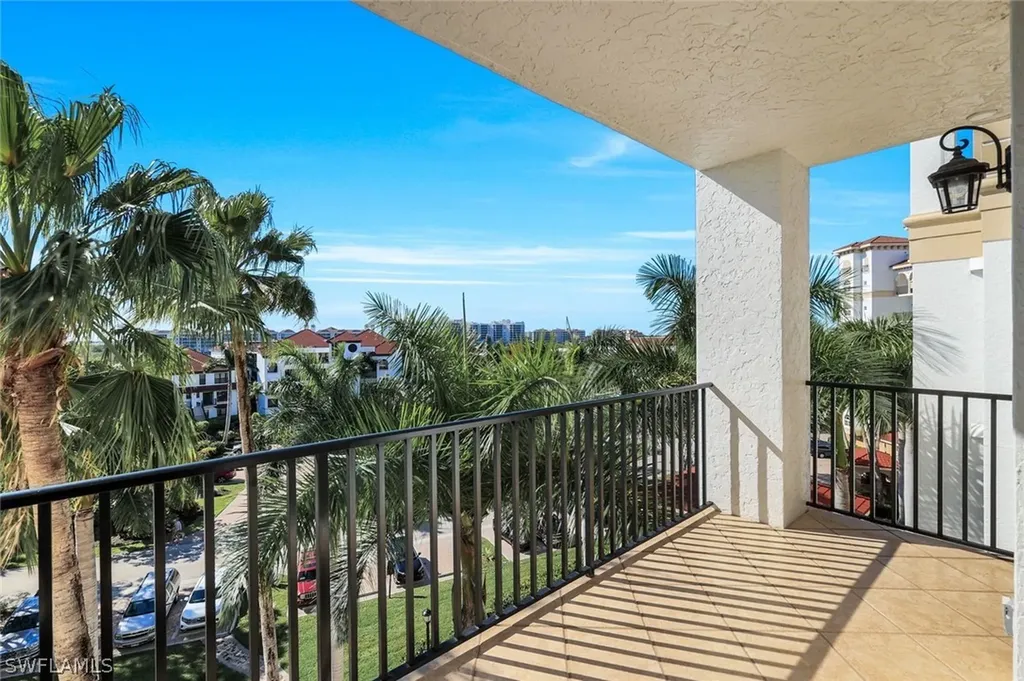 700 La Peninsula Boulevard Naples FL 34113