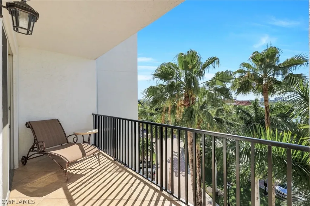 700 La Peninsula Boulevard Naples FL 34113