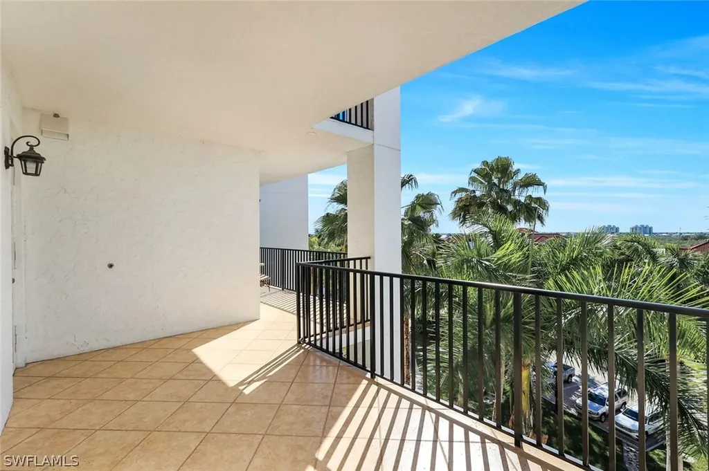 700 La Peninsula Boulevard Naples FL 34113