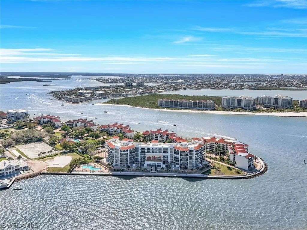 700 La Peninsula Boulevard Naples FL 34113