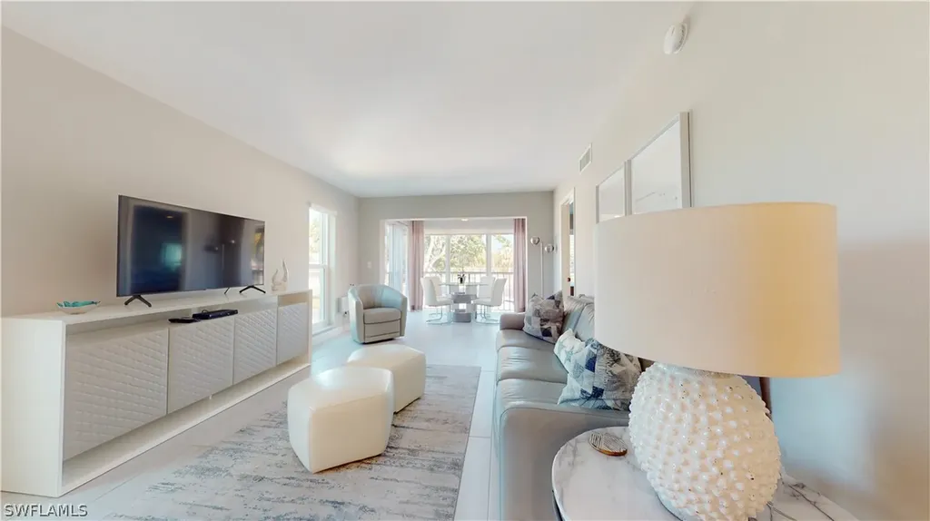 Naples FL, 53 High Point Circle W, Unit 203