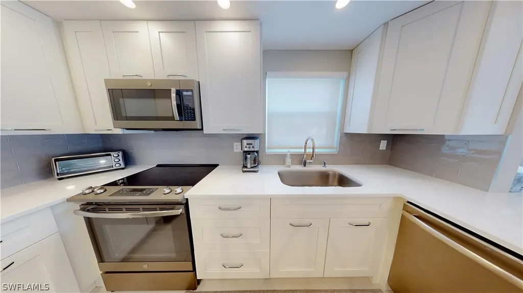 53 High Point Circle W Naples FL 34103