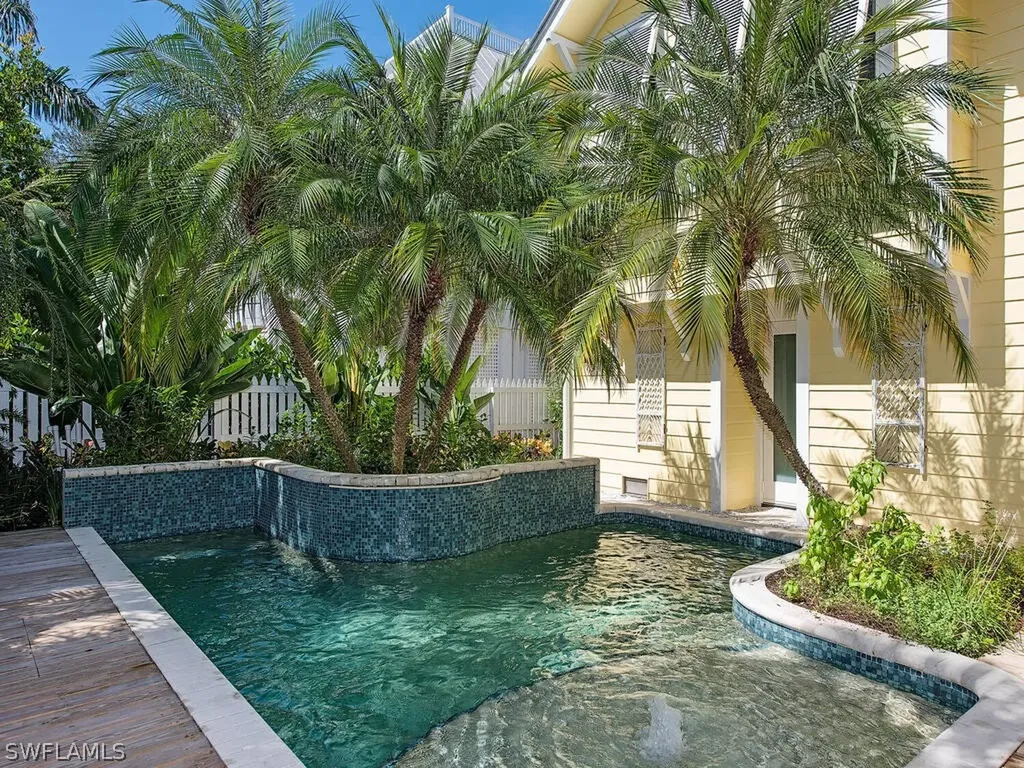 680 8th Avenue S Naples FL 34102