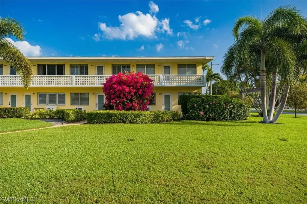 473 12th Avenue S Naples FL 34102