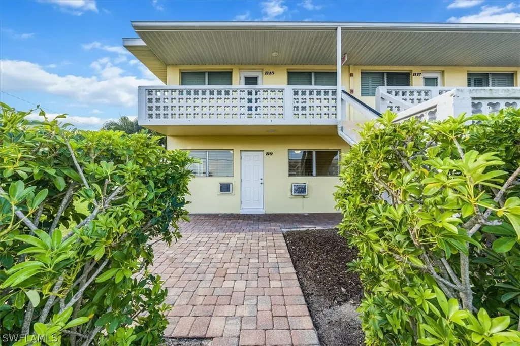 473 12th Avenue S Naples FL 34102