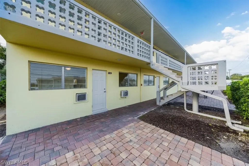 473 12th Avenue S Naples FL 34102