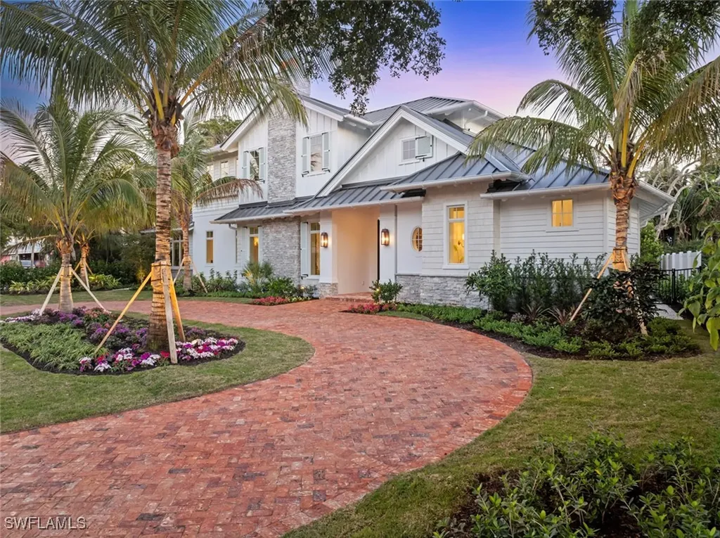 690 7th Avenue N Naples FL 34102