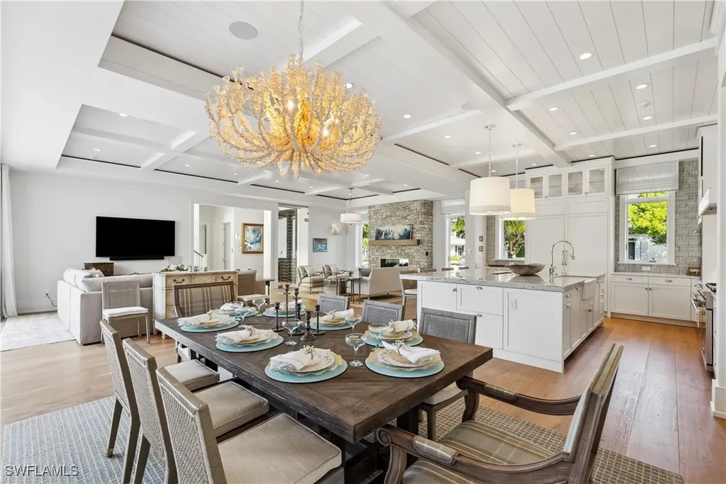 690 7th Avenue N Naples FL 34102