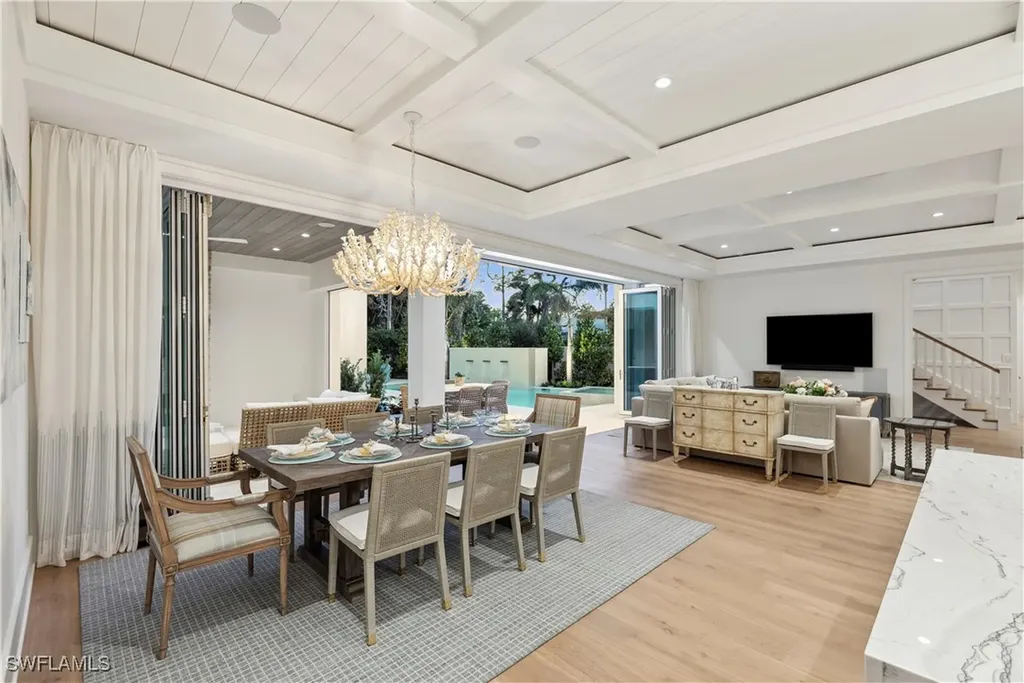 690 7th Avenue N Naples FL 34102