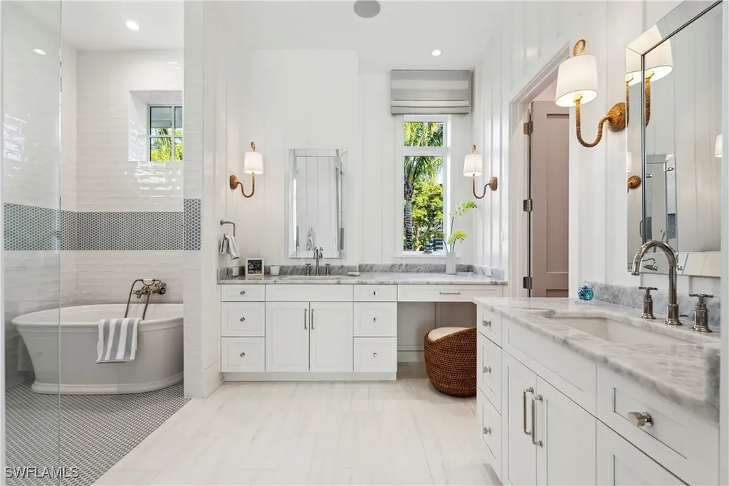 690 7th Avenue N Naples FL 34102