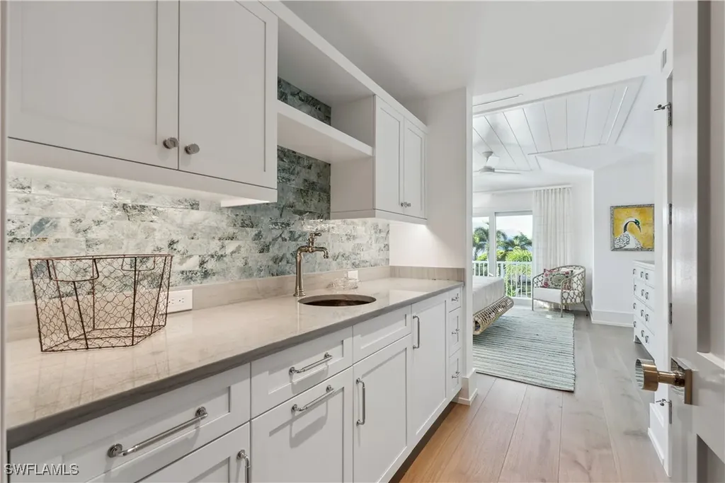 690 7th Avenue N Naples FL 34102