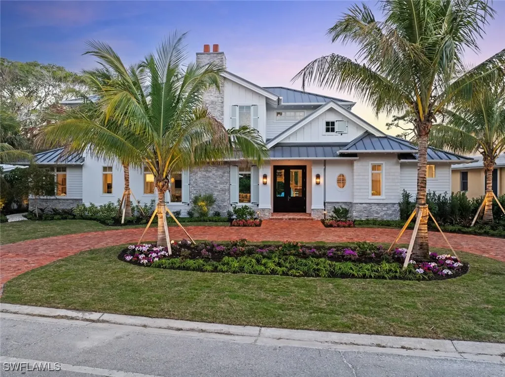 690 7th Avenue N Naples FL 34102