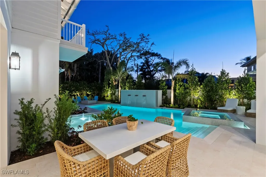 690 7th Avenue N Naples FL 34102