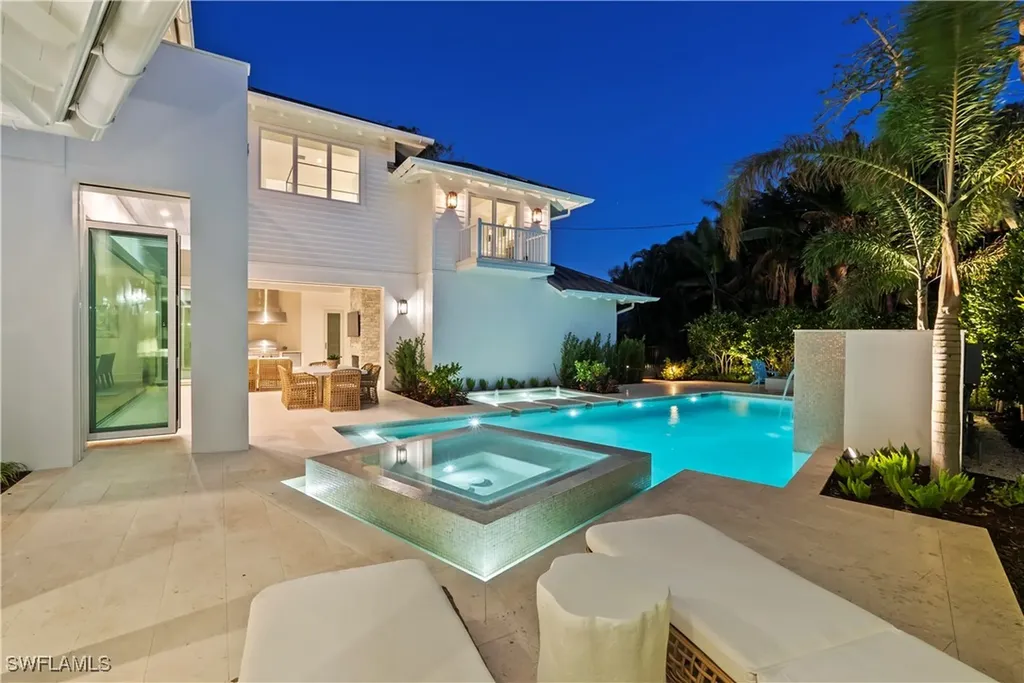 690 7th Avenue N Naples FL 34102