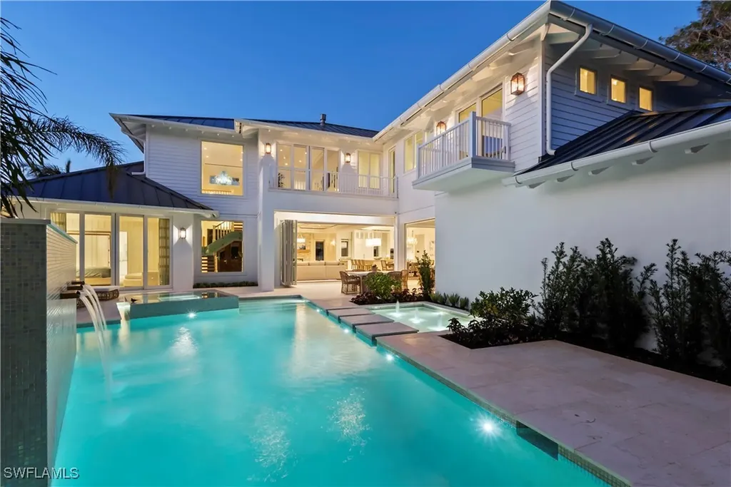 690 7th Avenue N Naples FL 34102