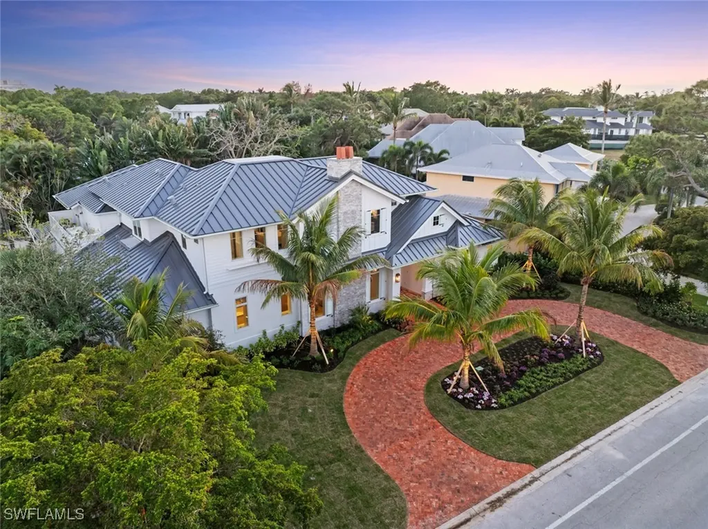 690 7th Avenue N Naples FL 34102