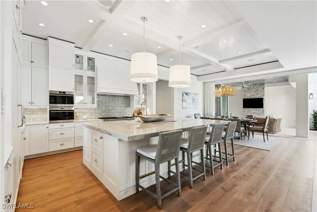 690 7th Avenue N Naples FL 34102