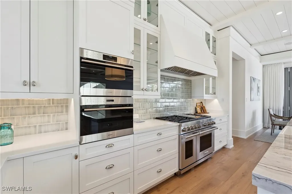 690 7th Avenue N Naples FL 34102